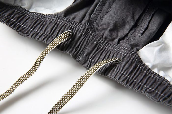 detail Pantalon streetwear noir